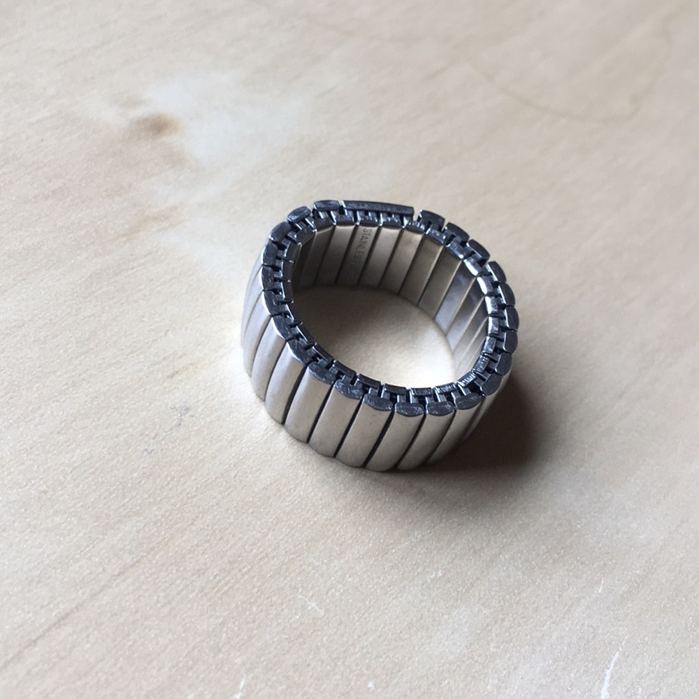 Stainless steel flexible ring